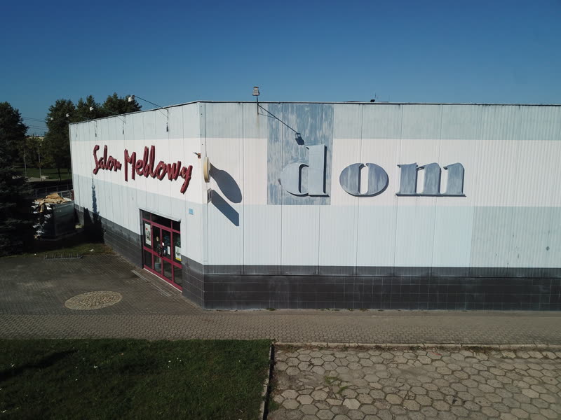 Boczna elewacja budynku